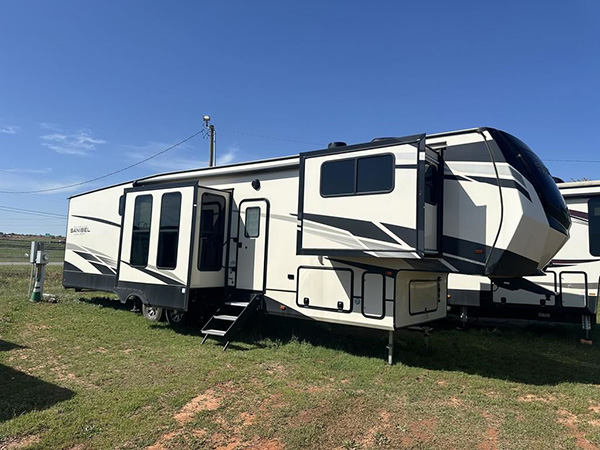 Fifth Wheel RV